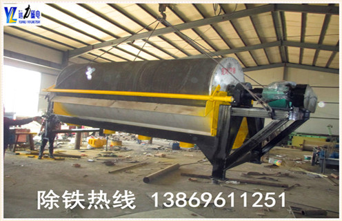 永磁筒式磁選機多少錢,永磁筒式磁選機在磁性物質的選別中占據著重要的地位,是選別磁鐵礦的關鍵設備.很多選礦廠都必備永磁筒式設備,主要是因為它的工作效率高,質量可靠物美價廉.